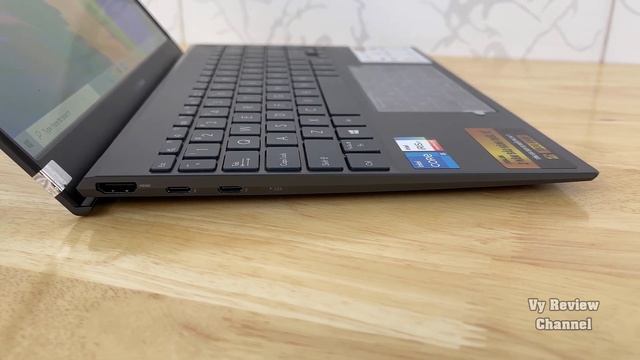 Trên tay laptop Asus Zenbook UX325EA, màn OLED, mỏng nhẹ смотреть онлайн
