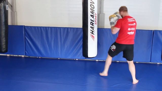 Работа на боксёрском мешке 100 кг смотреть онлайн