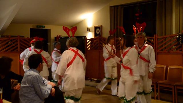 Westbury Inner Wheelers do a Christmas Morris Dance смотреть онлайн