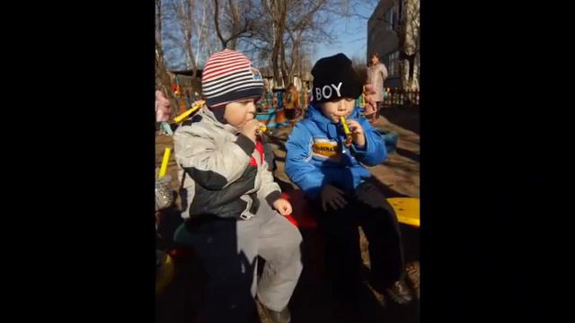 Видеоролик "Мы расскажем Вам о том, как мы весело в детском садике живём!" смотреть онлайн