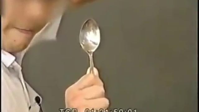 Spoon Bending Illusion смотреть онлайн