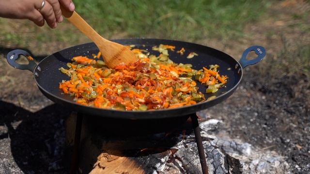 Cooking Soup Solyanka in the Village смотреть онлайн