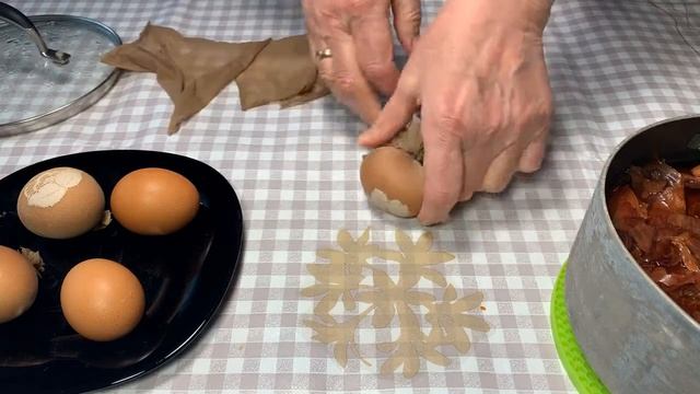 ЯЙЦА пасхальные крашеные в луковой шелухе смотреть онлайн