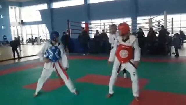 Taekwondo АХSU Мамедов Казым сини каска красный каска чемпион Азербайджан смотреть онлайн