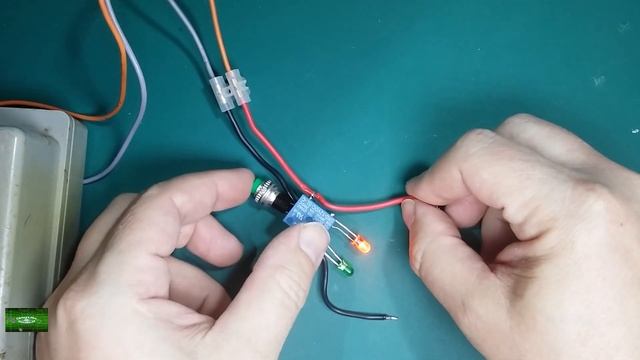 Простая защита от короткого замыкания для зарядки или блока питания смотреть онлайн