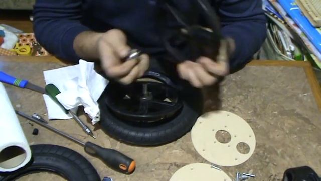 КАК ПОМЕНЯТЬ КОЛЕСО. Детская коляска. РЕМОНТ КОЛЕСА смотреть онлайн