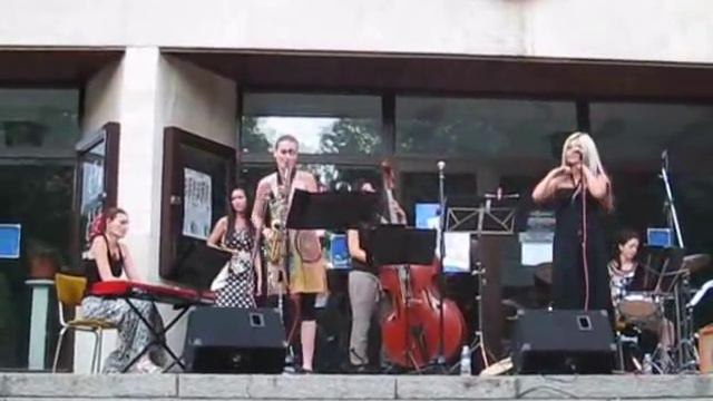 The Belles - Summertime смотреть онлайн