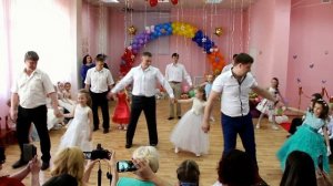 танец папа и дочка