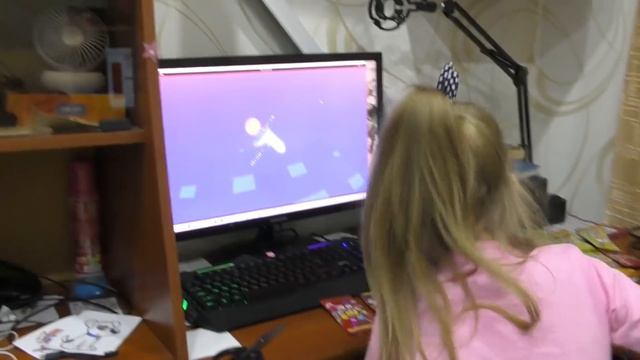 УГАДАЙ что Я Нарисую за 2 минуты с ЗАКРЫТЫМИ ГЛАЗАМИ #3 и ВЫИГРАЙ СКРЕПЫШ! ЮБИЛЕЙНЫЙ Скрепыш? смотреть онлайн