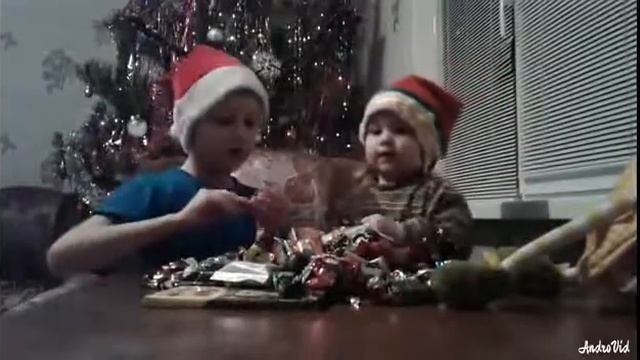 Открываем новогодние подарки с конфетами :))) смотреть онлайн
