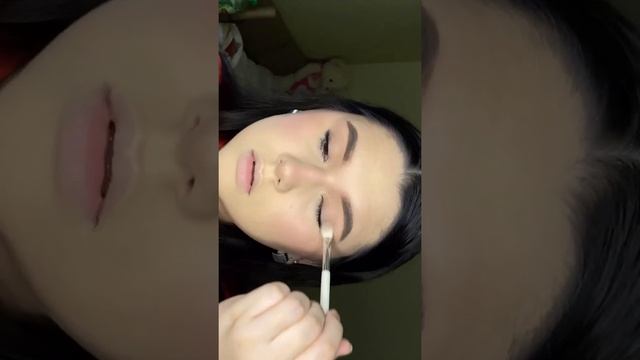 Вечерний макияж с акцентом на губы