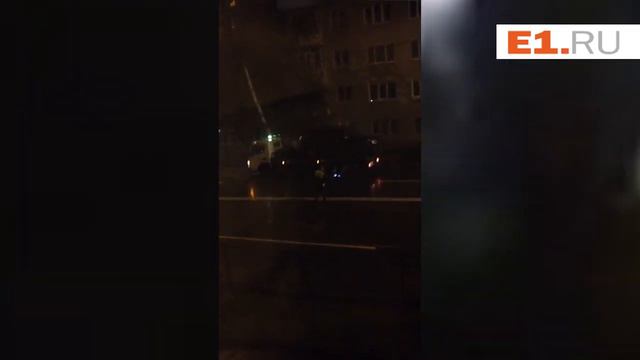 Водитель иномарки снес забор на Фурманова смотреть онлайн