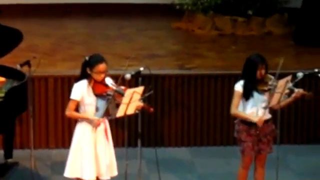 Canon in D major (Violin Concerto)- Mariel Palis & Denise Areza смотреть онлайн