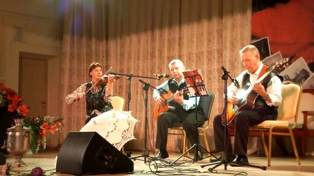 Над розовым морем вставала луна смотреть онлайн