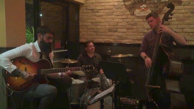 Brian Comeau Jazz Trio - Nardis смотреть онлайн