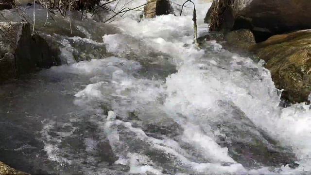 Хотите расслабиться и быстро заснуть? Звуки водопада, леса и приятной мелодии помогут вам в этом. смотреть онлайн