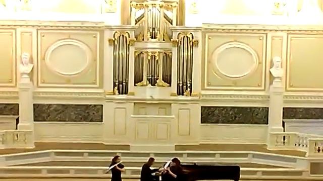 М. Дринг Трио для флейты, гобоя и фортепиано,3 часть смотреть онлайн