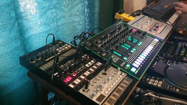 Experiment Casio_Jam_02 - Xoxbox + Roland TR-8 + Korg Volca Kick + Casio MA-100 смотреть онлайн