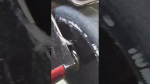 Как снять шкурки и наклеить на трюковой самокат!