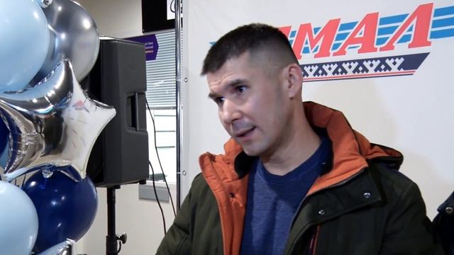 В Новом Уренгое наградили миллионного пассажира авиакомпании "Ямал" смотреть онлайн