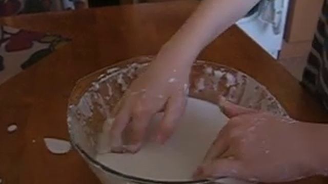 Вода + крахмал = неньютоновская жидкость смотреть онлайн