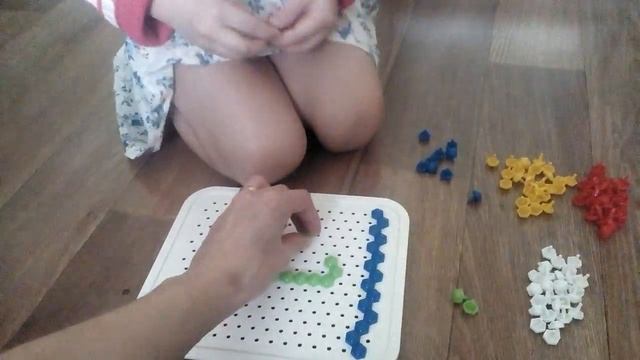 #Мозаика .Мозаика для малышей . Для малышей. Игры для детей . Развивающие игрушки. Дашка играет смотреть онлайн