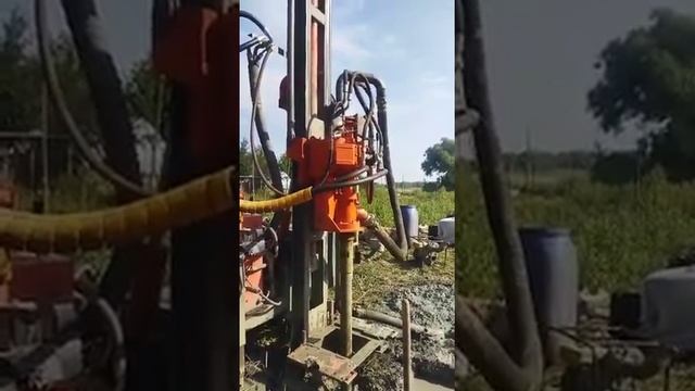 Процесс бурения скважины на известняк. смотреть онлайн