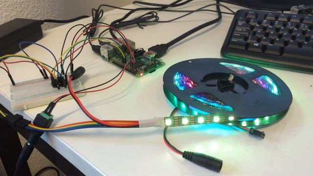 APA102 LED strip aangestuurd door een Raspberry Pi смотреть онлайн