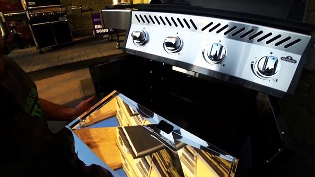 Газовый гриль Napoleon Rogue 525. Обзор. смотреть онлайн