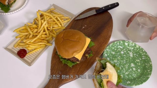 SUB)왜 언니 도시락을 만들어요?에 대한 브이로그?만두전골, 베이컨김치볶음밥, 햄버거, 라면, 돌솥비빔밥, 버섯된장찌개 смотреть онлайн