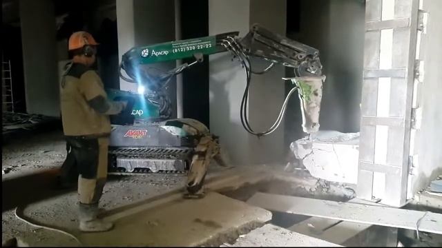 демонтаж ж/б блоков при помощи демонтажного робота смотреть онлайн