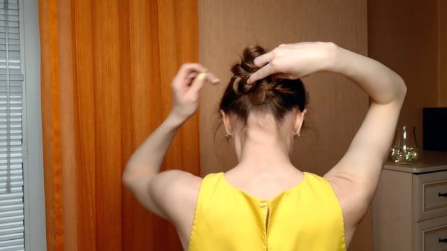 3 ИНТЕРЕСНЫЕ ПРИЧЁСКИ НА НОВОГОДНИЕ ПРАЗДНИКИ смотреть онлайн