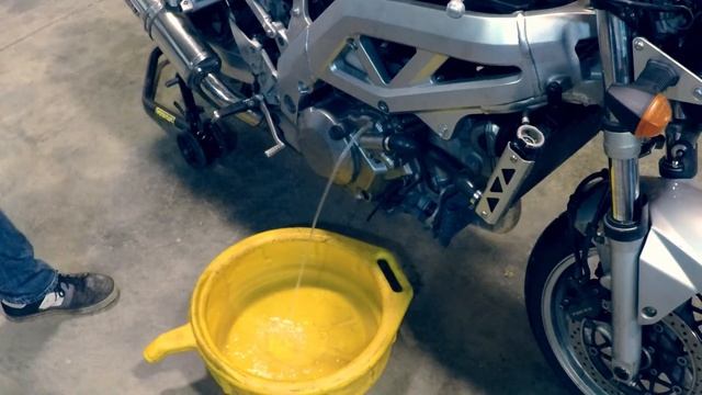 How To: Suzuki SV1000 Coolant Flush and Fill смотреть онлайн