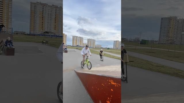 Топ 3 лёгких трюка для новичков в скейтпарке! #бмх #мтб #рекомендации смотреть онлайн
