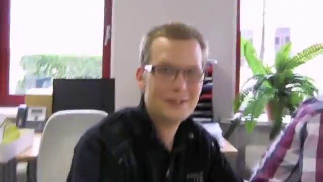 Kim Holland neem contact met me op.m4v смотреть онлайн