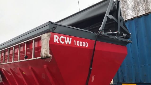 Запуск разбрасывателя минеральных удобрений Unia RCW 10000 смотреть онлайн