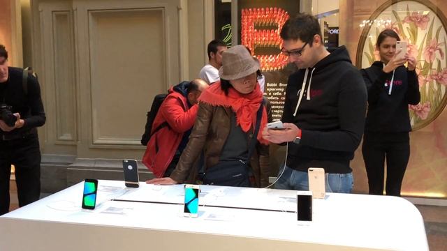 Старт продаж iPhone 8 в России смотреть онлайн