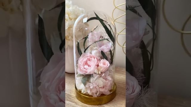 Подарочная композиция в колбе "Цветочная фантазия", букет стабилизированных живых неувядающих цвето смотреть онлайн