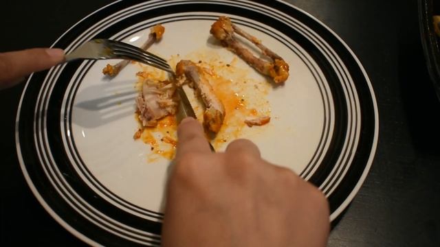 Fork and Knife | Eating chicken wings смотреть онлайн