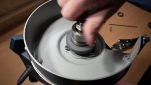 Установка алмазной чашки на точило Bosch GBG 6