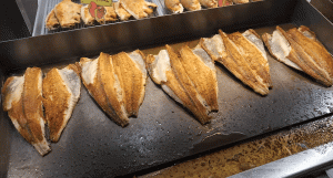 Жаренная скумбрия, камбала, кальмар, осьминог. Корейская уличная еда