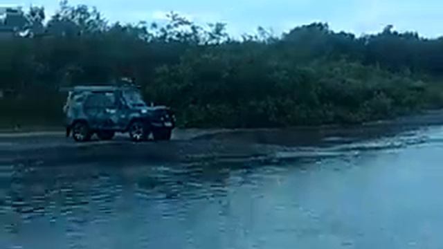 Брод через речку Выкат на п-ве Рыбачий смотреть онлайн