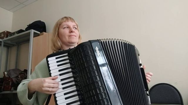 Белые розы!)))) Поздравляем с Днем рождения!)))) смотреть онлайн