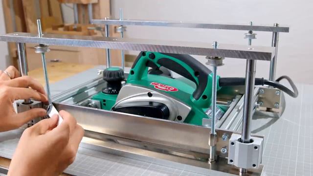 ЛАЙФХАК: Сделать кондуктор, увеличивающий точность электрорубанка в 10 раз смотреть онлайн