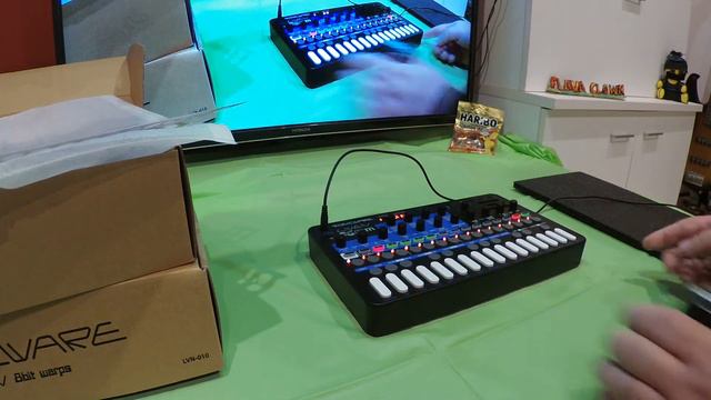 Sonicware LIVEN XFM Unboxing (no Talking) (some Preset Patterns/sounds)