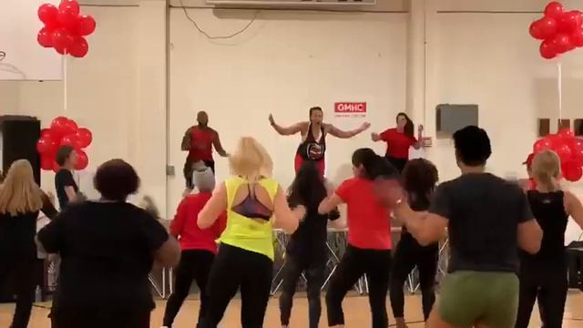 Marsha Garcia’s 3 minute Merengue Zumba Dance to Me Boto by Tomas Diblassio смотреть онлайн
