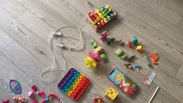 Все игрушки ребёнка. Самостоятельная и ролевая игра. Мягкие игрушки, конструктор, набор доктора. смотреть онлайн