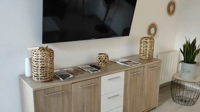 "Сафари" в Средневековом Французском Городке. Обзор Квартиры и Короткая Прогулка. смотреть онлайн