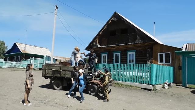Мы вас любим. Подарок выпускникам от родителей смотреть онлайн