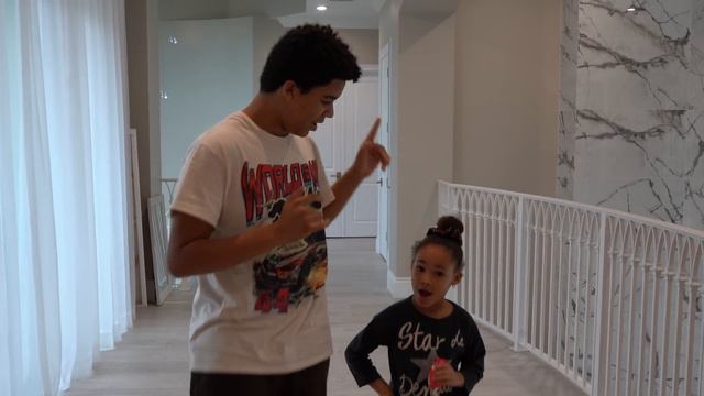 Mom FORGETS DAUGHTER'S BIRTHDAY, She INSTANTLY Regrets It | FamousTubeFamily смотреть онлайн
